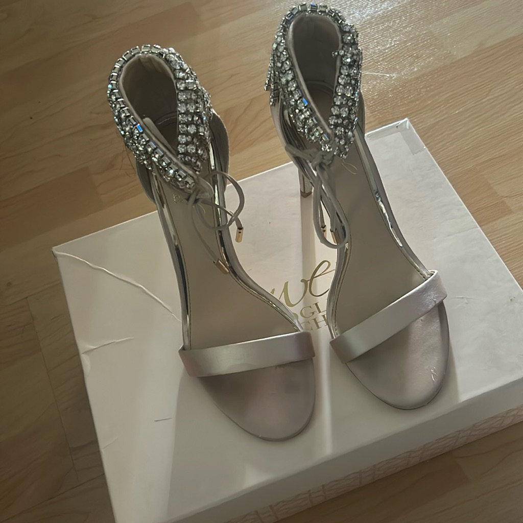 Badgley Mischka Brand Evening Shoe Size 612 Great For Prom Or Wedding